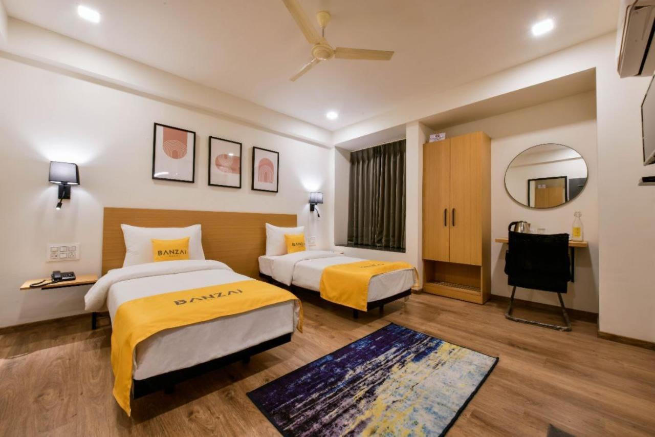 Banzai Rooms Нашик Екстериор снимка